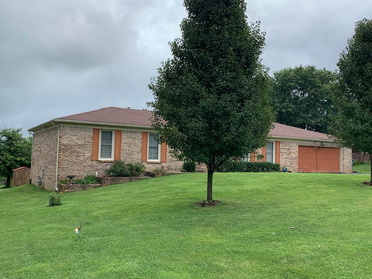 211 Candlewood Drive - Photo 1