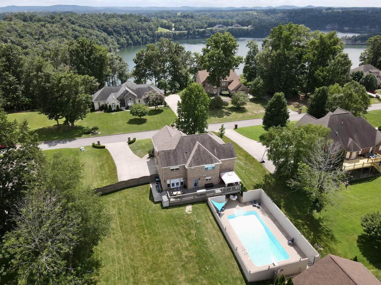207 Lake Cliff Drive - Photo 1