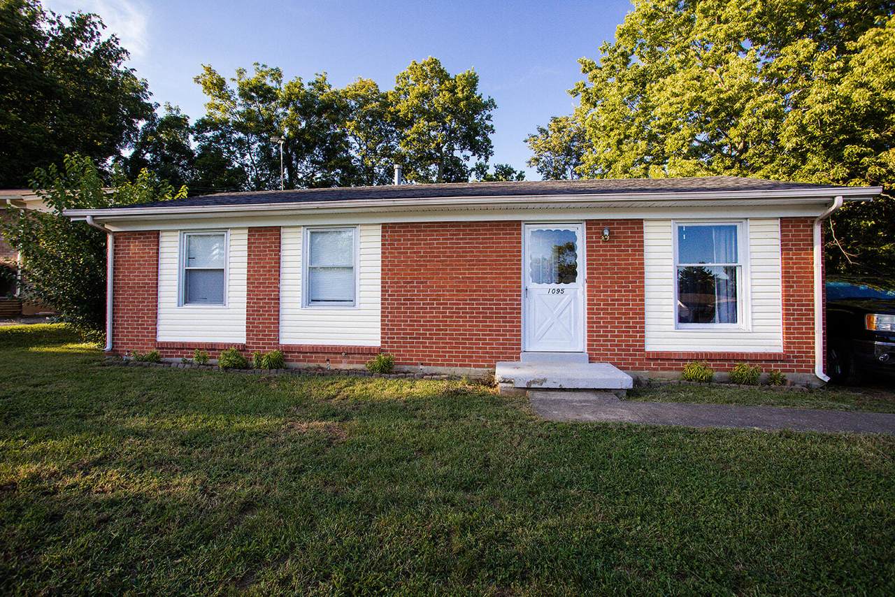 1095 Redwood Drive - Photo 1