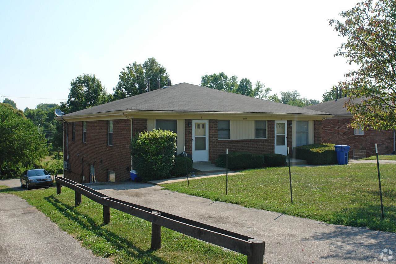 2005 Cambridge Drive - Photo 1