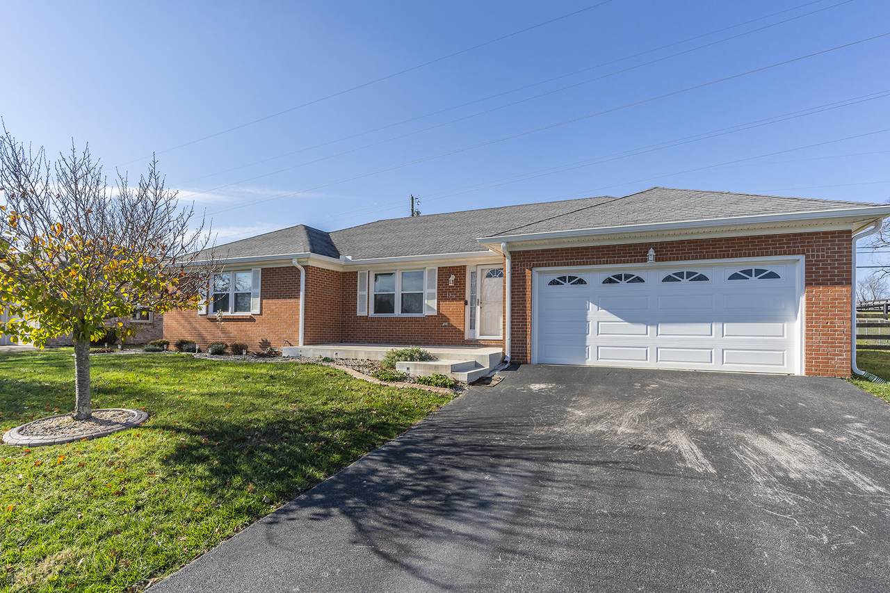 136 Del-Mar Drive - Photo 1