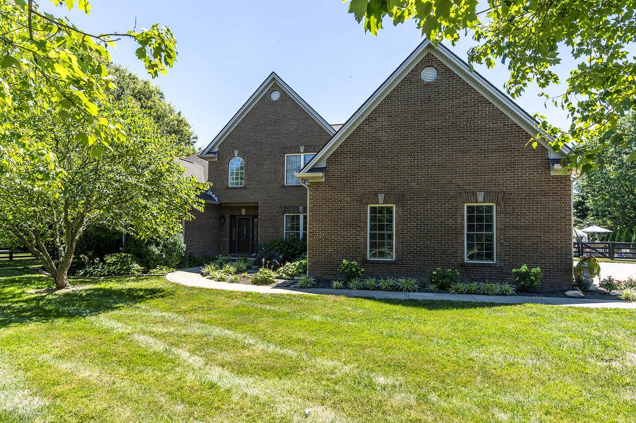 1005 Oak Hill Circle - Photo 1
