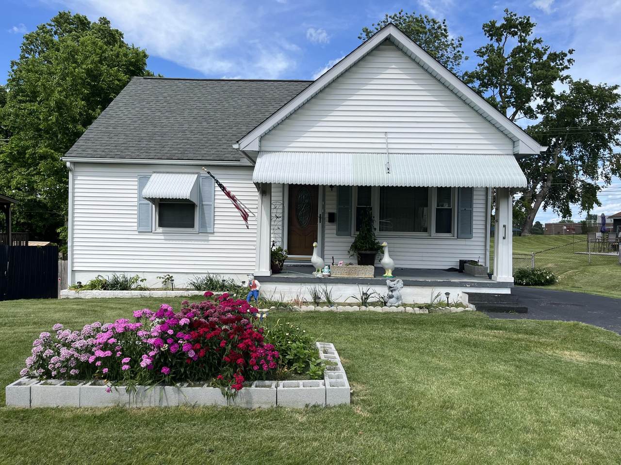 537 Northside Drive - Photo 1