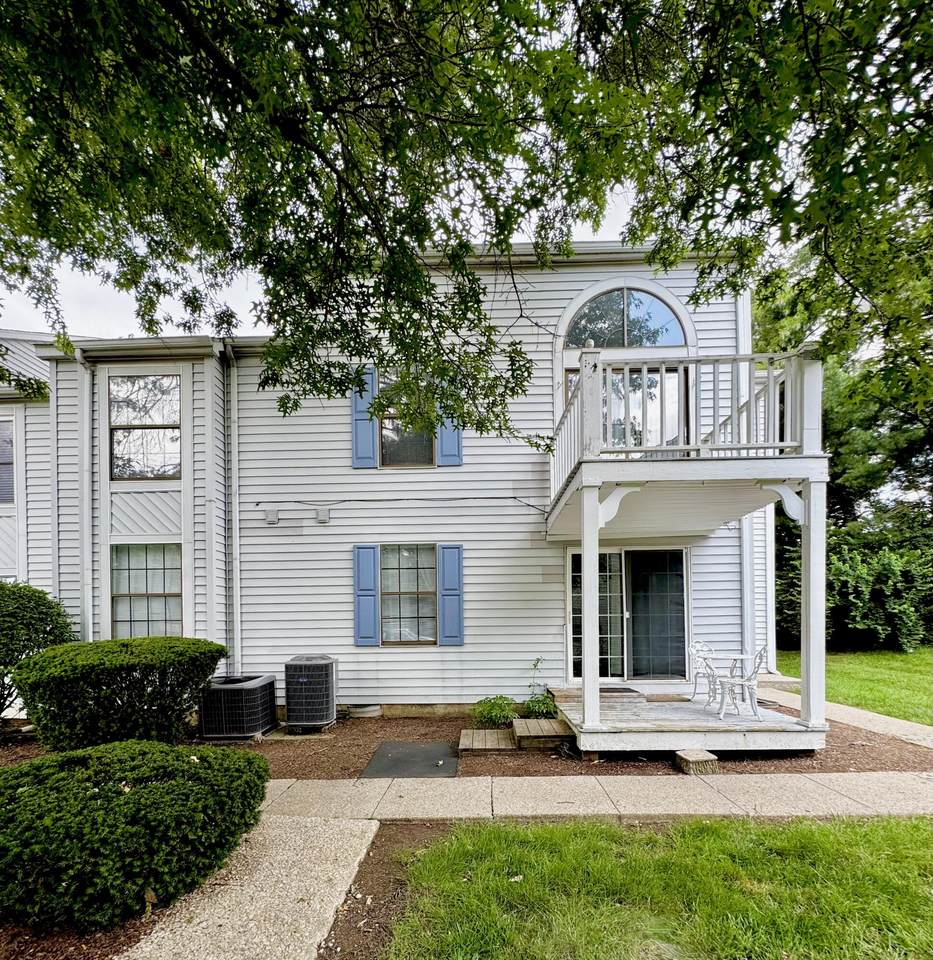 404 Bainbridge Court - Photo 1