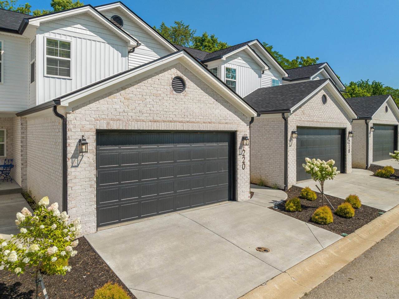 242 Sugartree Lane - Photo 1