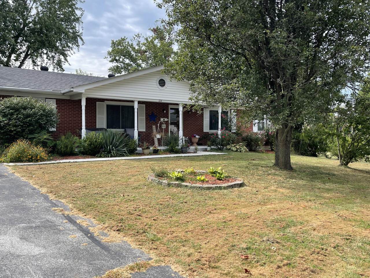 224 Meadowview Drive - Photo 1