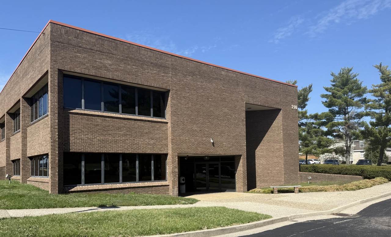 210 Malabu Drive - Photo 1