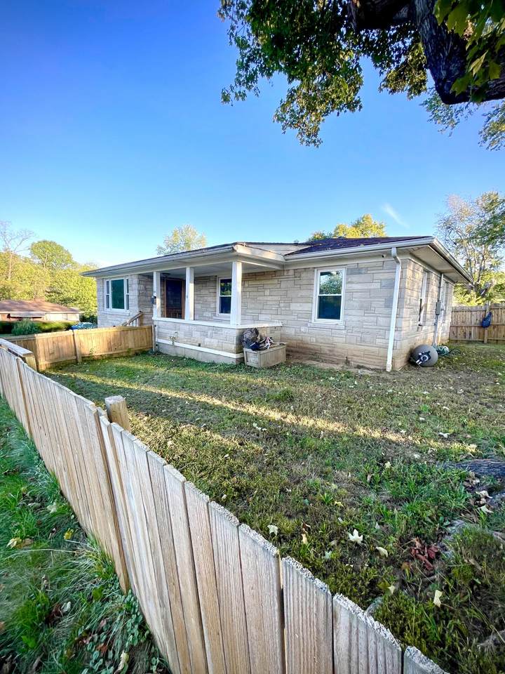 921 Chestnut Drive - Photo 1