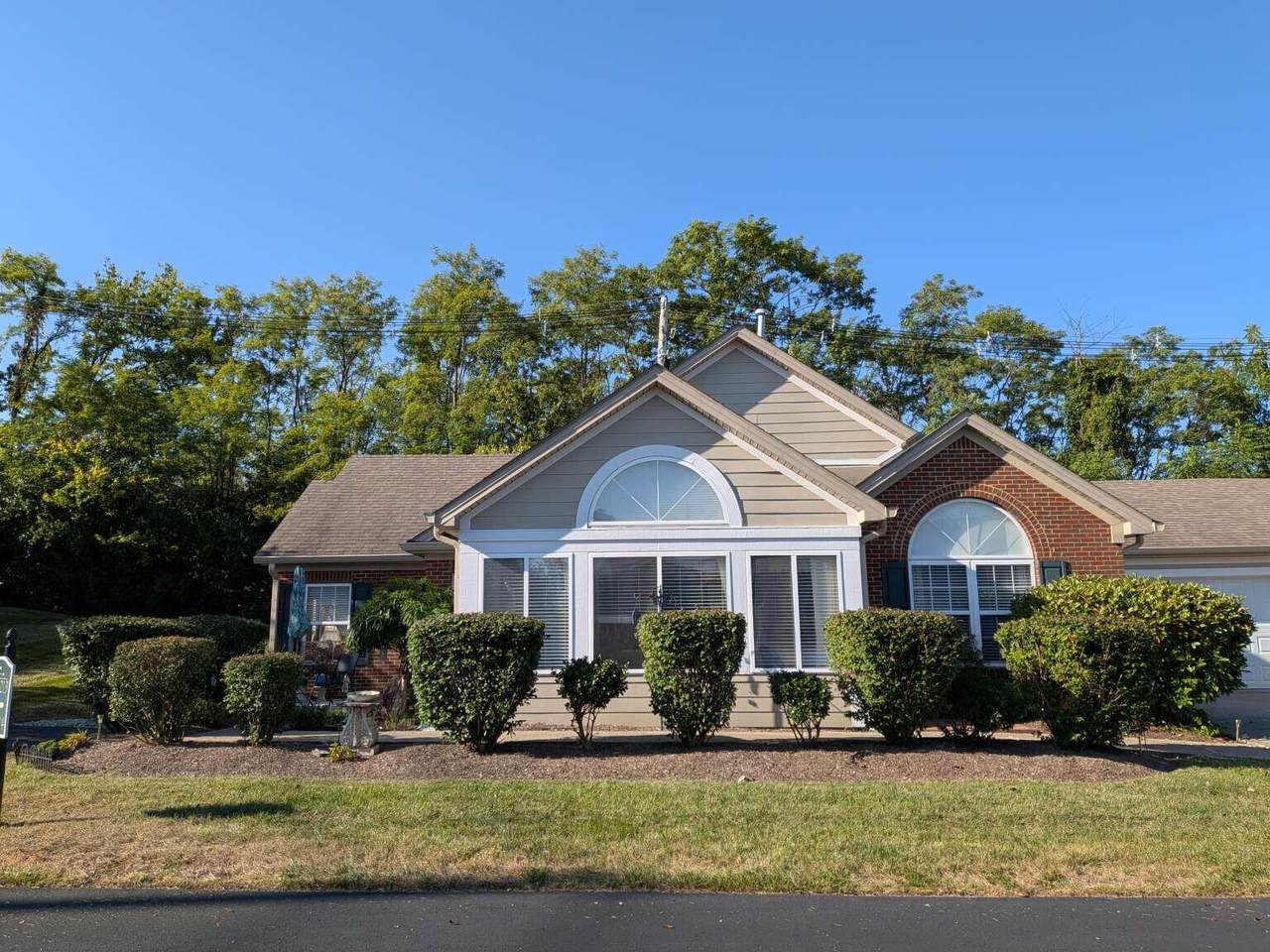 216 Windsor Way - Photo 1