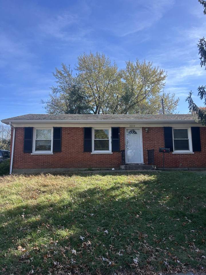 2209 Jasmine Drive - Photo 1