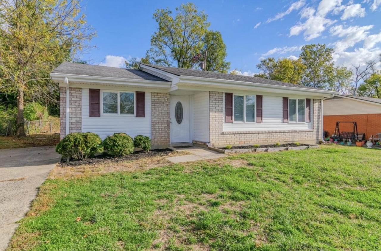 3829 Niagara Drive - Photo 1