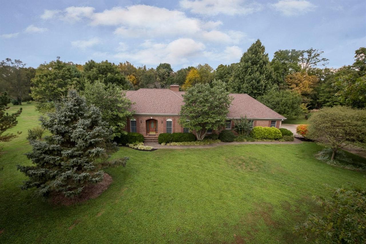 701 Stoneleigh Lane - Photo 1