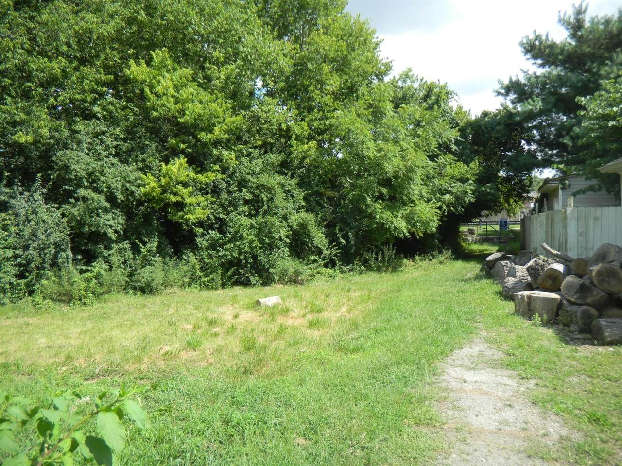 318 Perry Street - Photo 1
