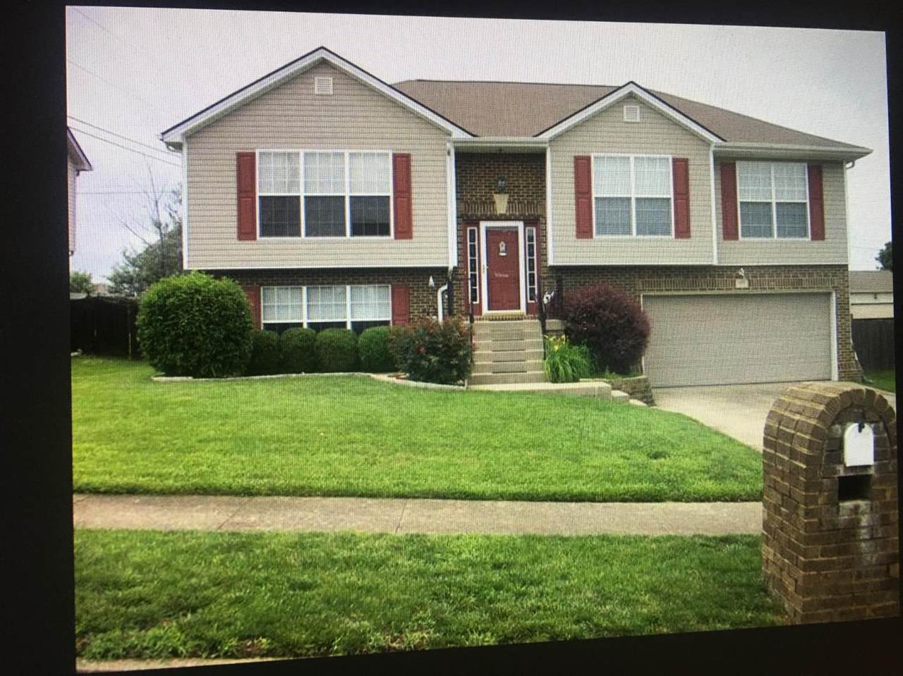 109 Greentree Drive - Photo 1