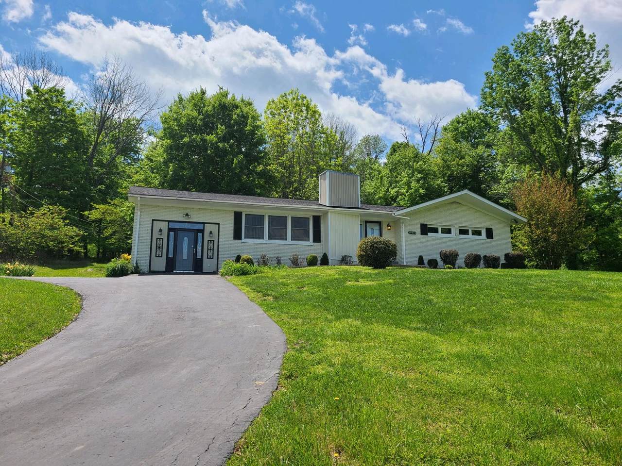 10031 Hwy 27 - Photo 1