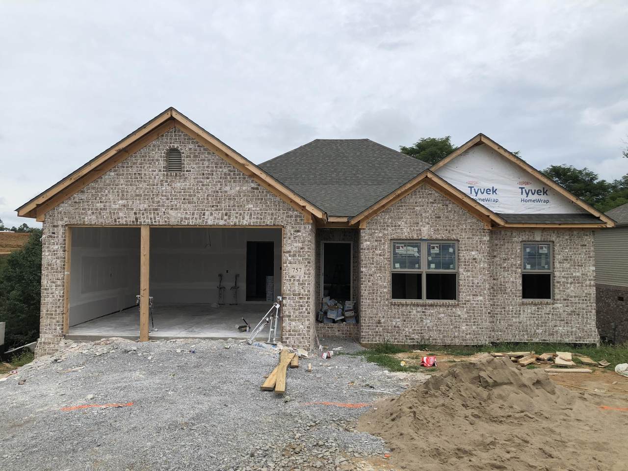 757 Amanda Court - Photo 1
