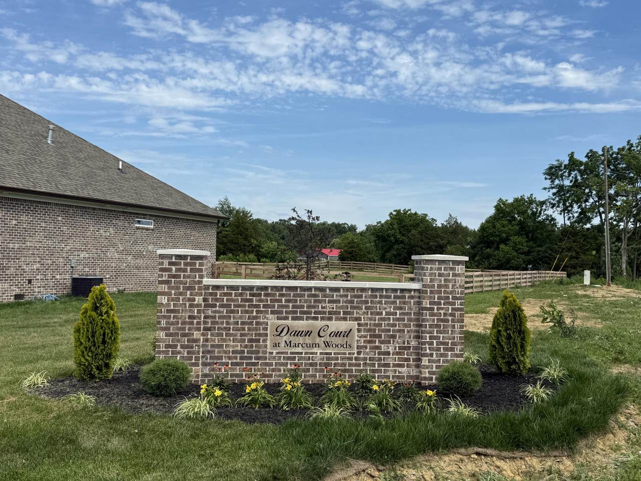 114 Dawn Court - Photo 1