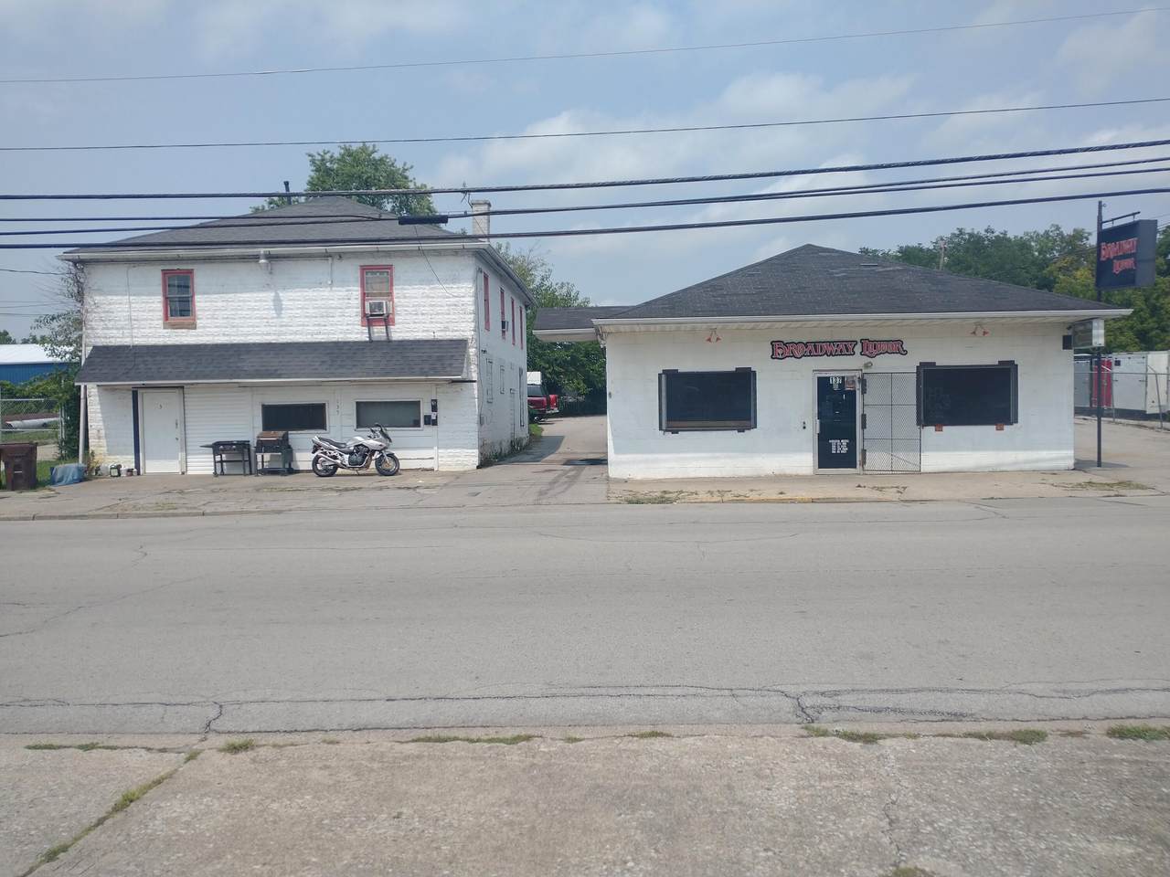 137 East Broadway Street - Photo 1