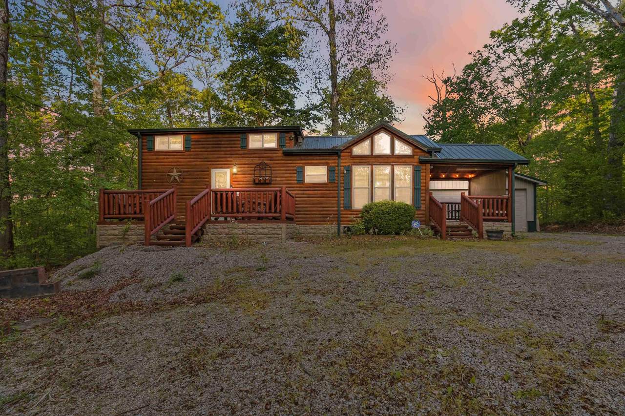 318 Pine Tree Circle - Photo 1