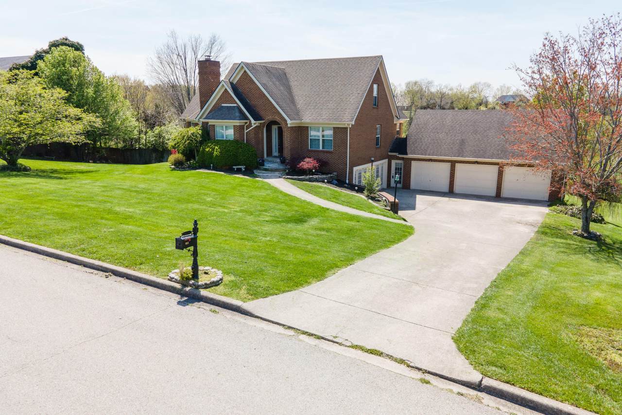 913 Turnberry Drive - Photo 1