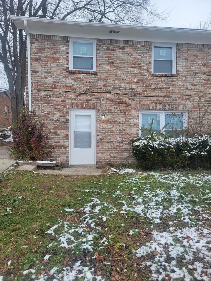 413 Chapman Court - Photo 1