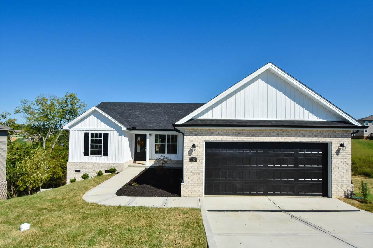 1004 Melbourne Way - Photo 1