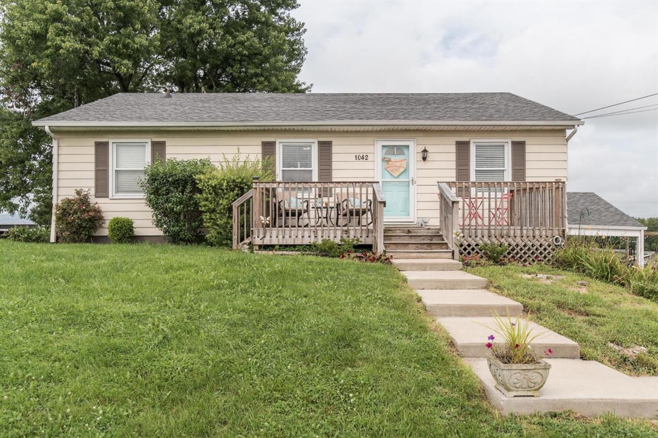 1042 Stamping Ground Road - Photo 1
