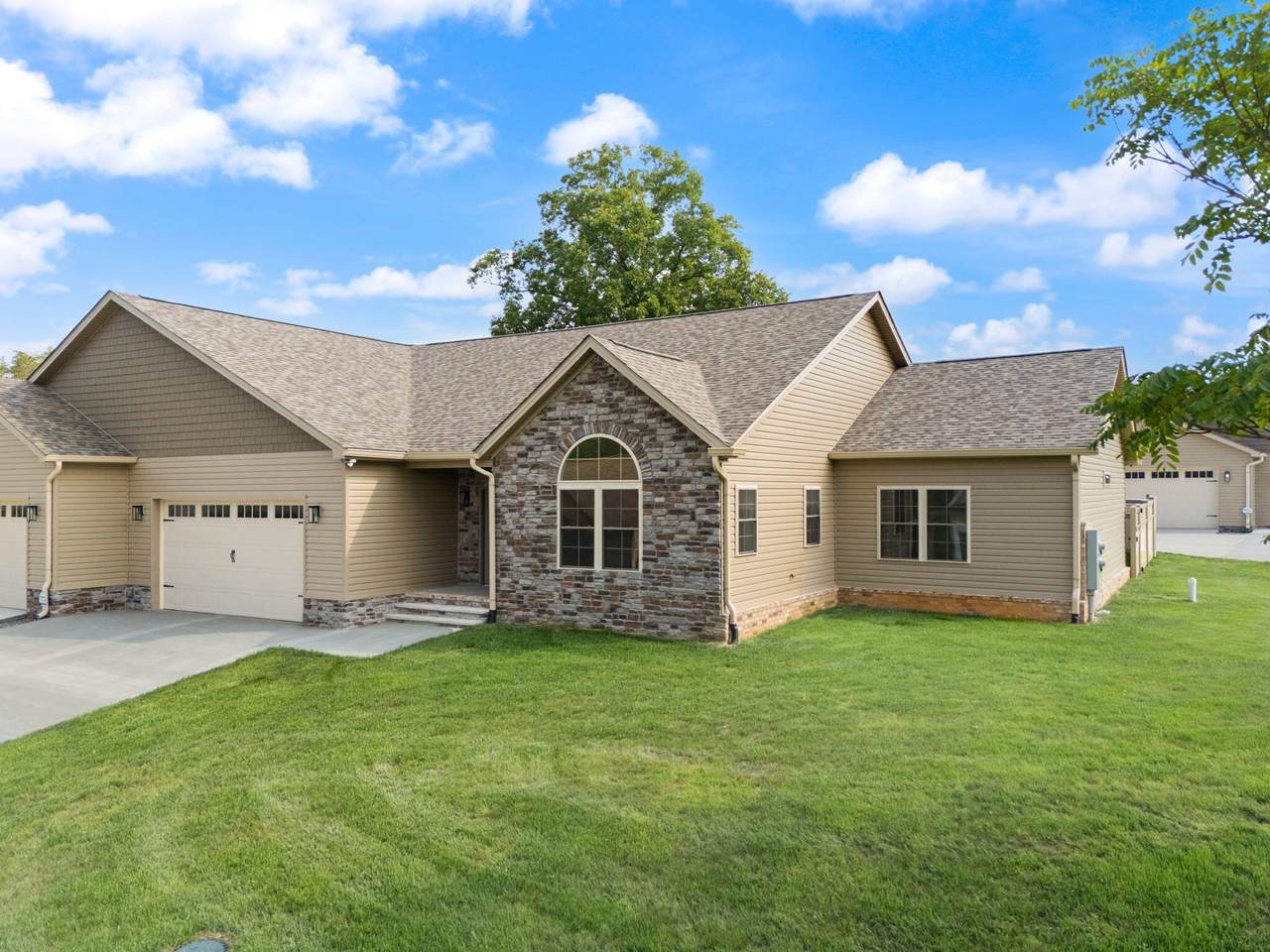 118 A Canterbury Drive - Photo 1