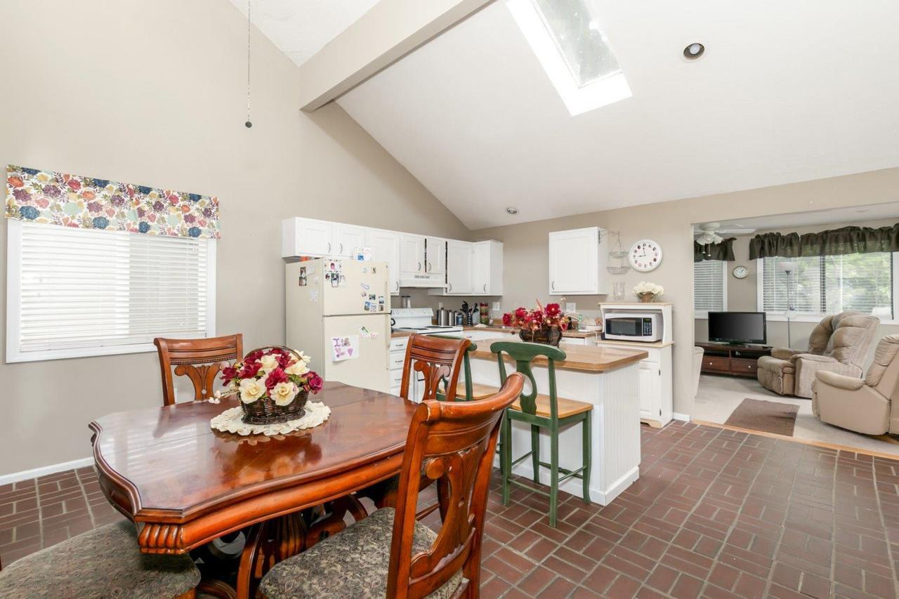 908 Stratton Lane - Photo 1