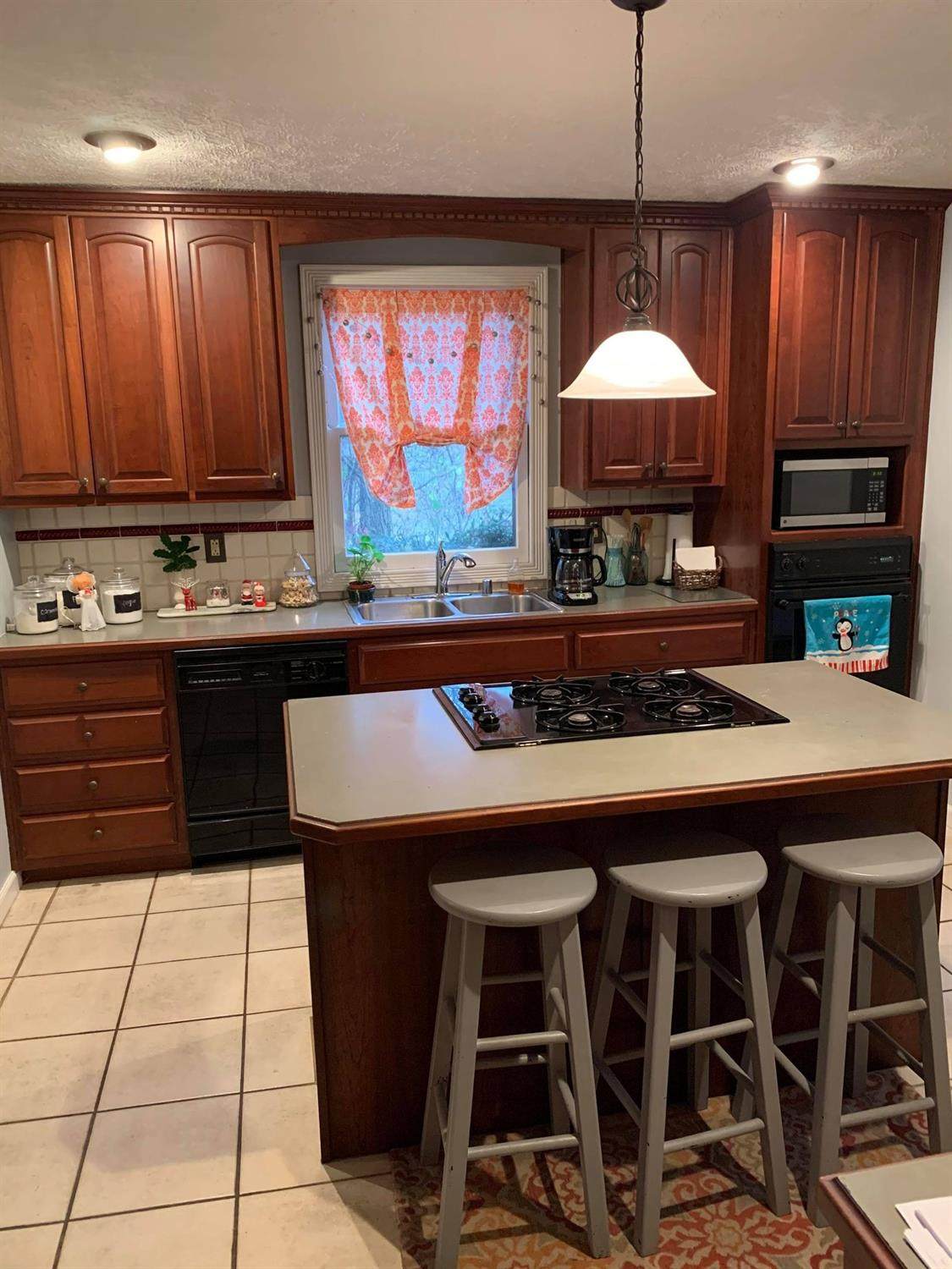 435 Vista Court - Photo 1