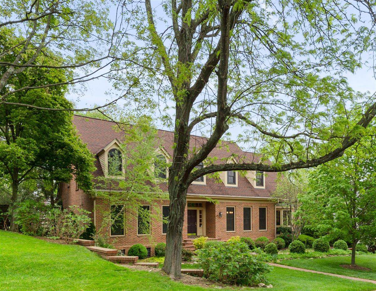 1900 Lakes Edge Drive - Photo 1