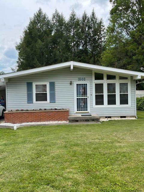 1502 Tanglewood Drive - Photo 1