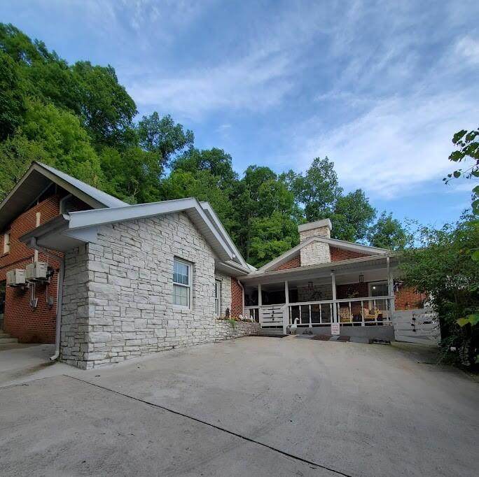 604 Highway 421 N - Photo 1