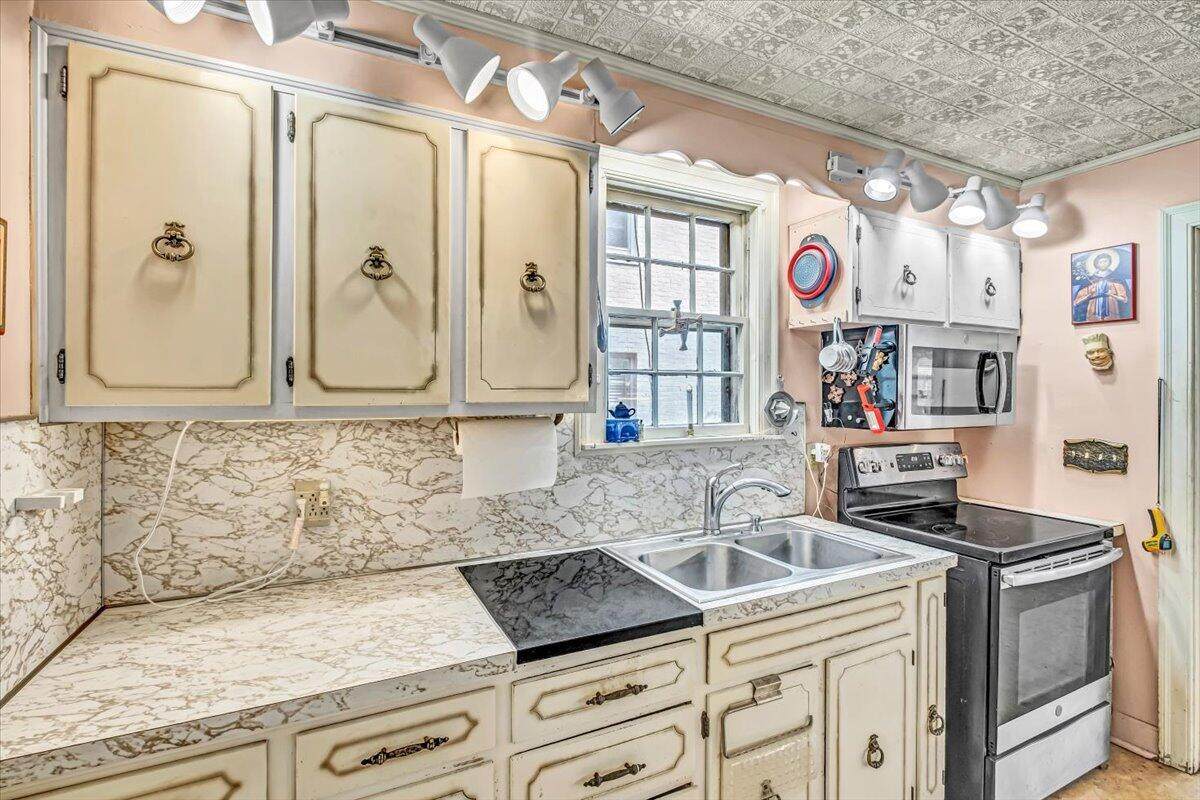 3230 Lexington Road - Photo 1