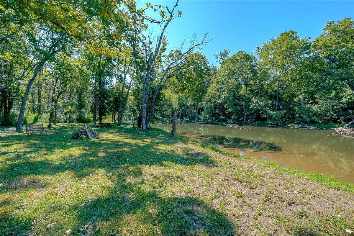 404 Scruggs Lane - Photo 1