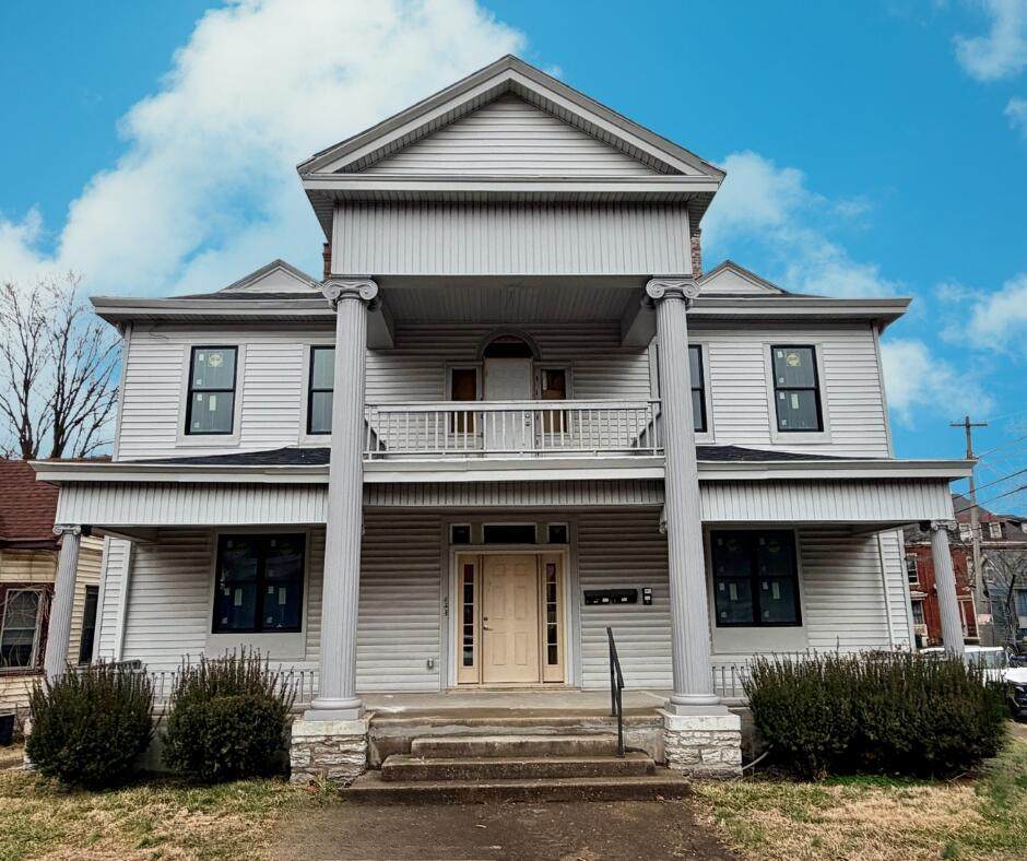 341 Grosvenor Avenue - Photo 1