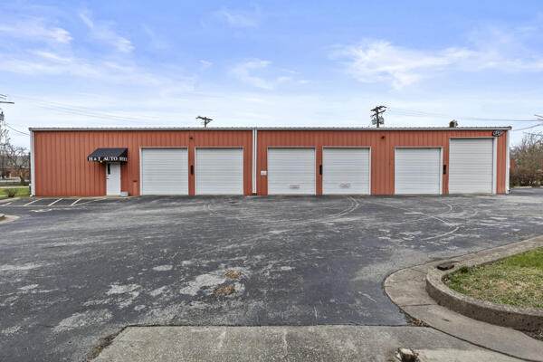 1015 Lexington Road - Photo 1