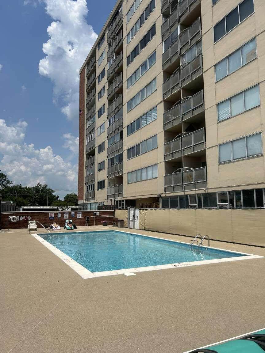 2121 Nicholasville Road - Photo 1