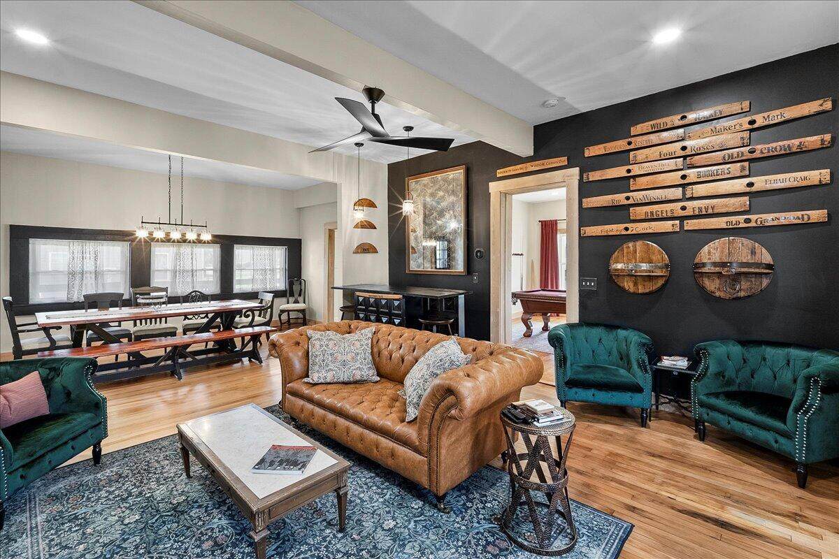 221 Woodford Street - Photo 1