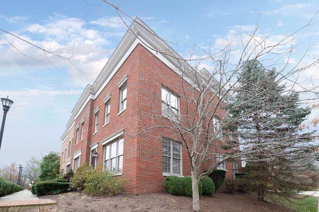 972 Village Green Avenue - Photo 1