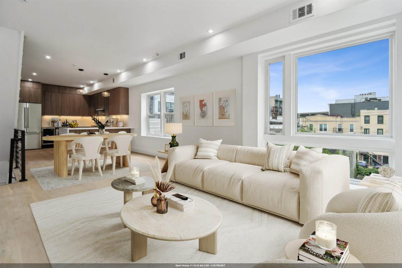360 1/2 5TH ST - Photo 1
