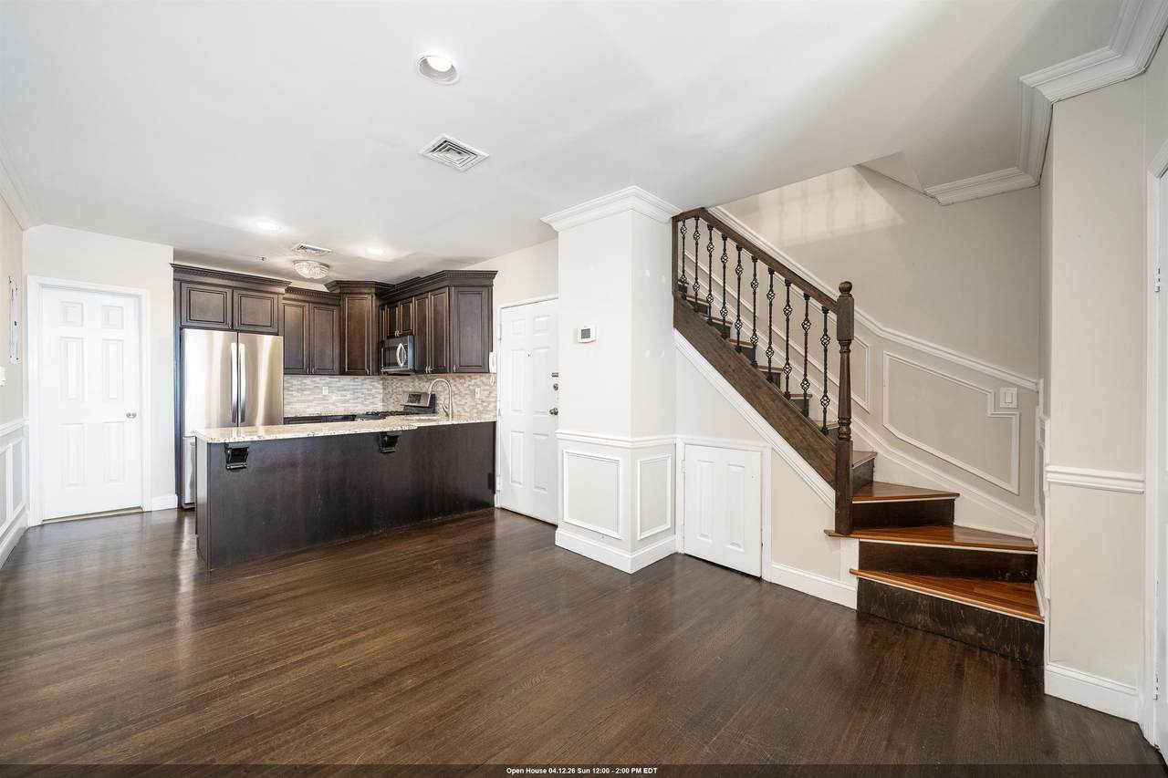 814 Willow Ave - Photo 1