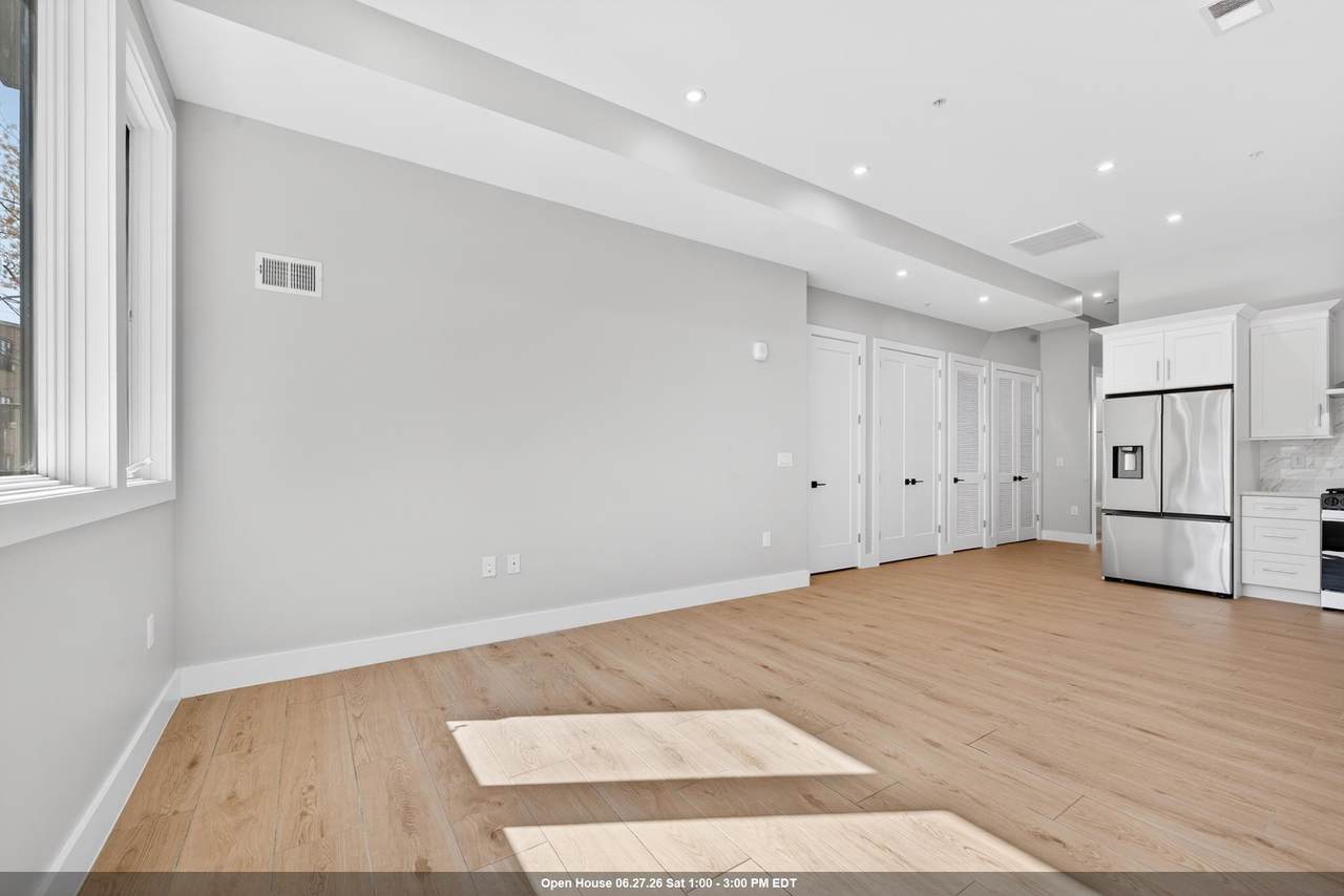 126 De Kalb Ave - Photo 1