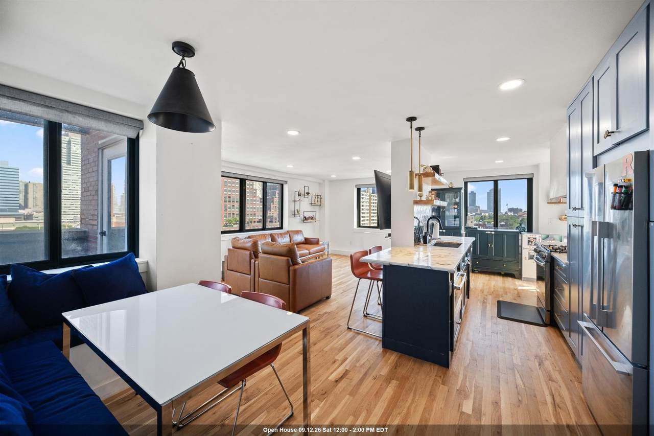 205 10TH ST - Photo 1