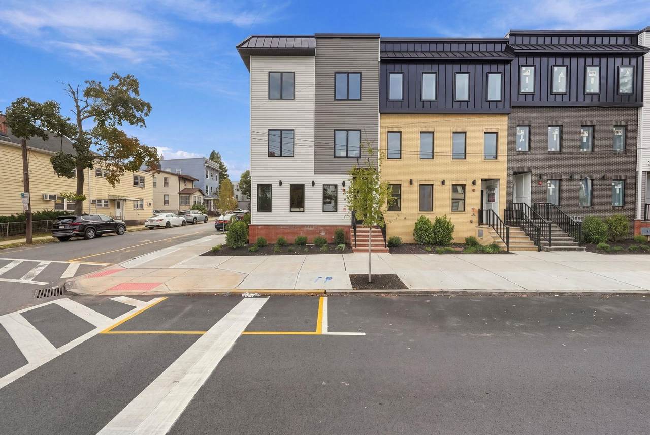500 Davis Ave - Photo 1