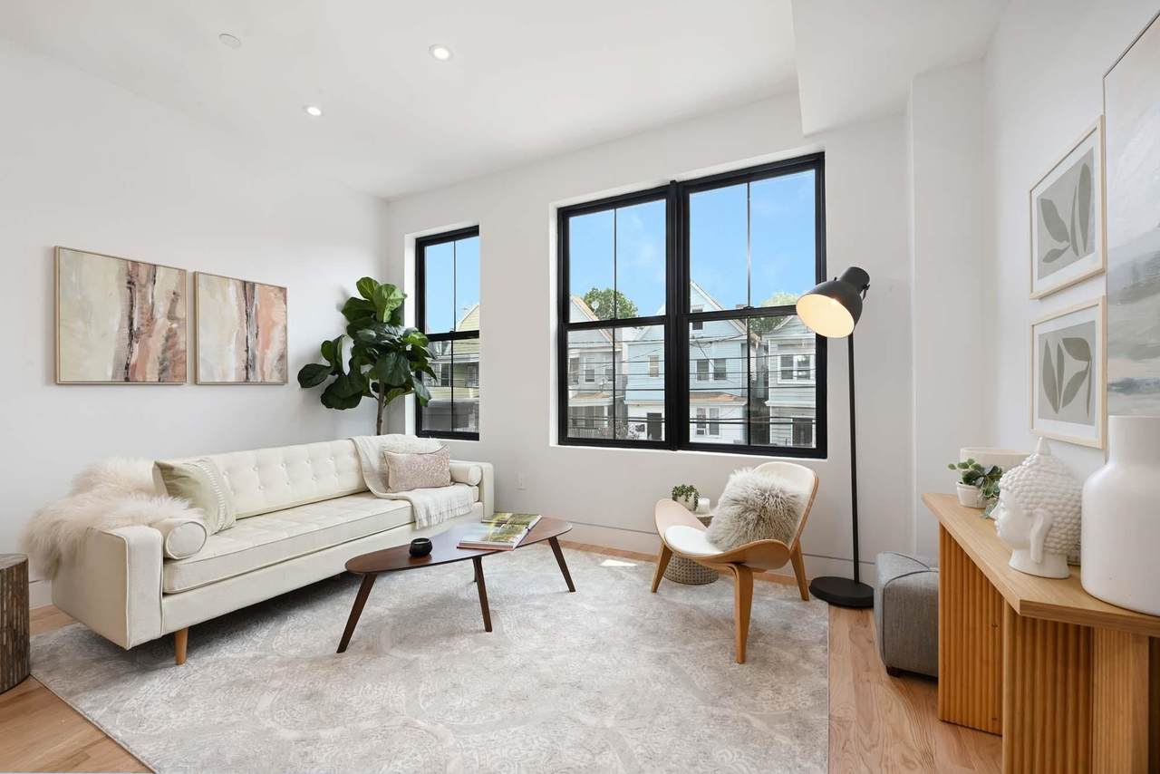 29 Armstrong Ave - Photo 1