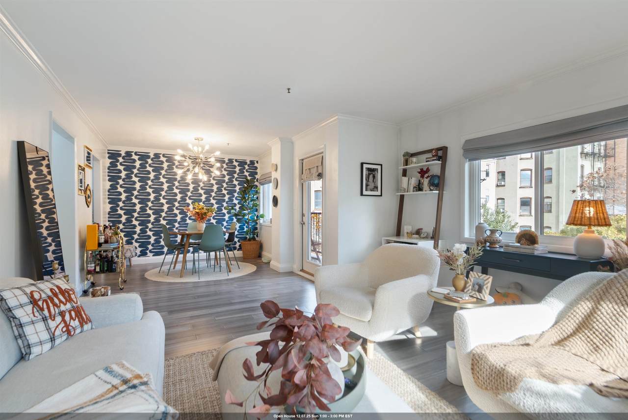 476 Monmouth St - Photo 1