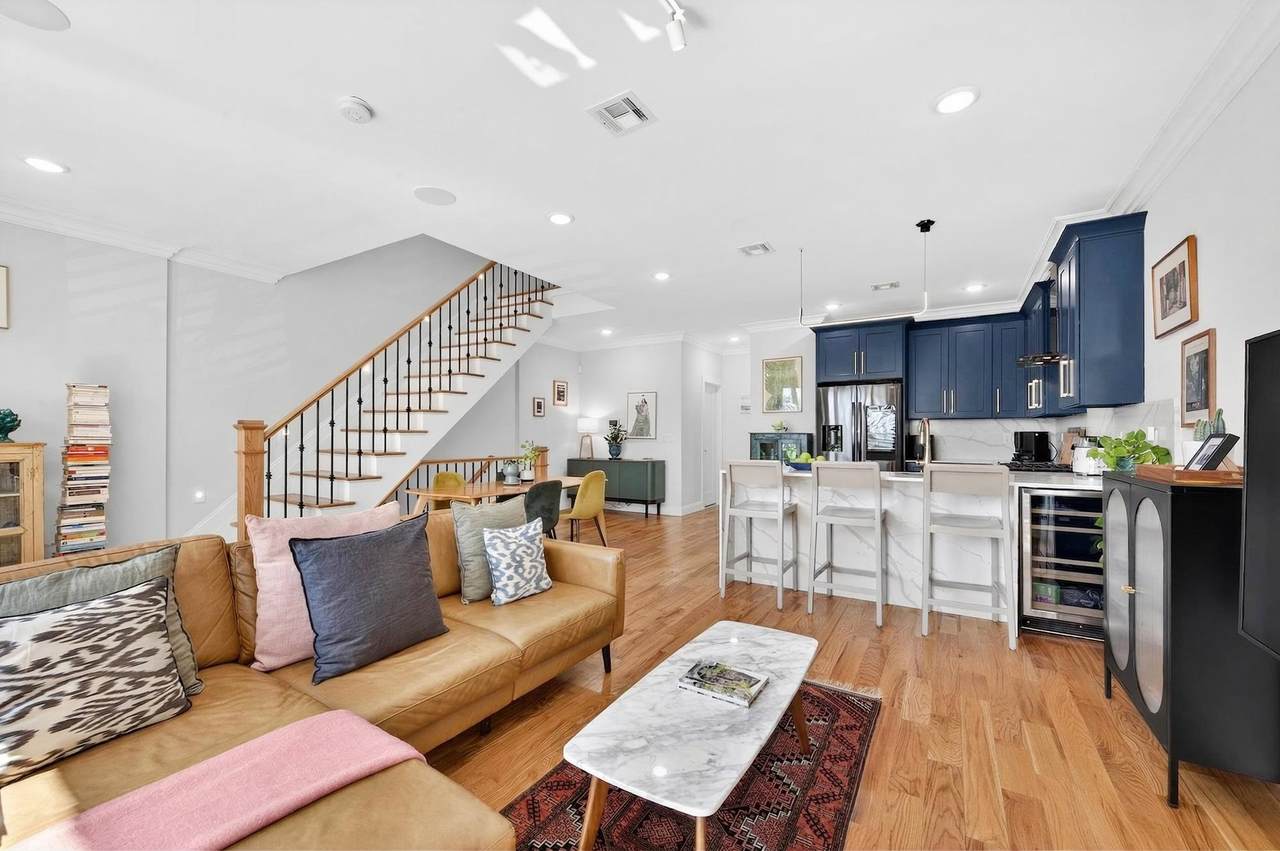 865 Summit Ave - Photo 1
