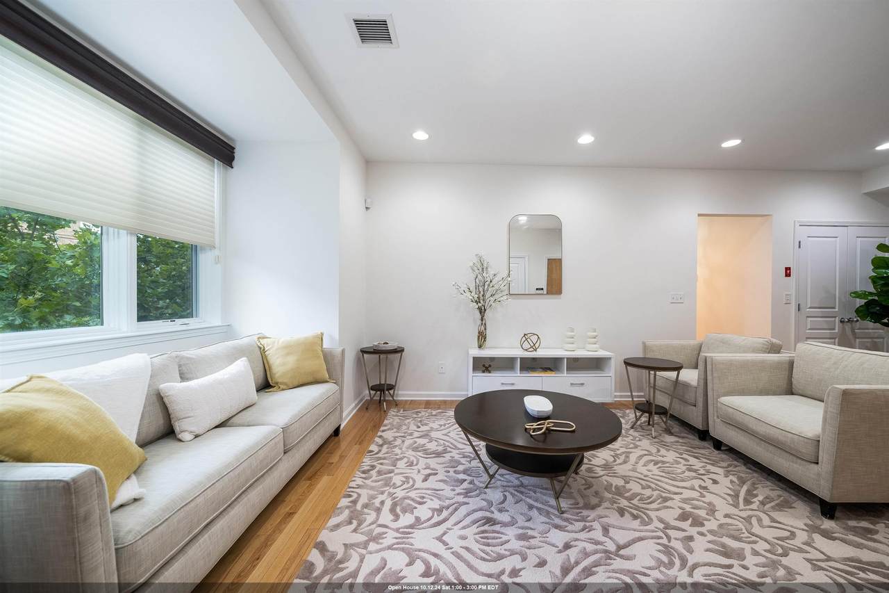612 Adams St - Photo 1