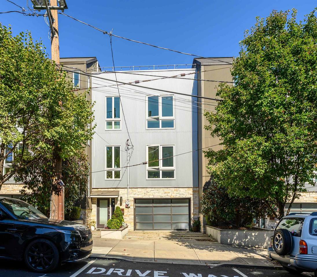 302 6TH ST - Photo 1